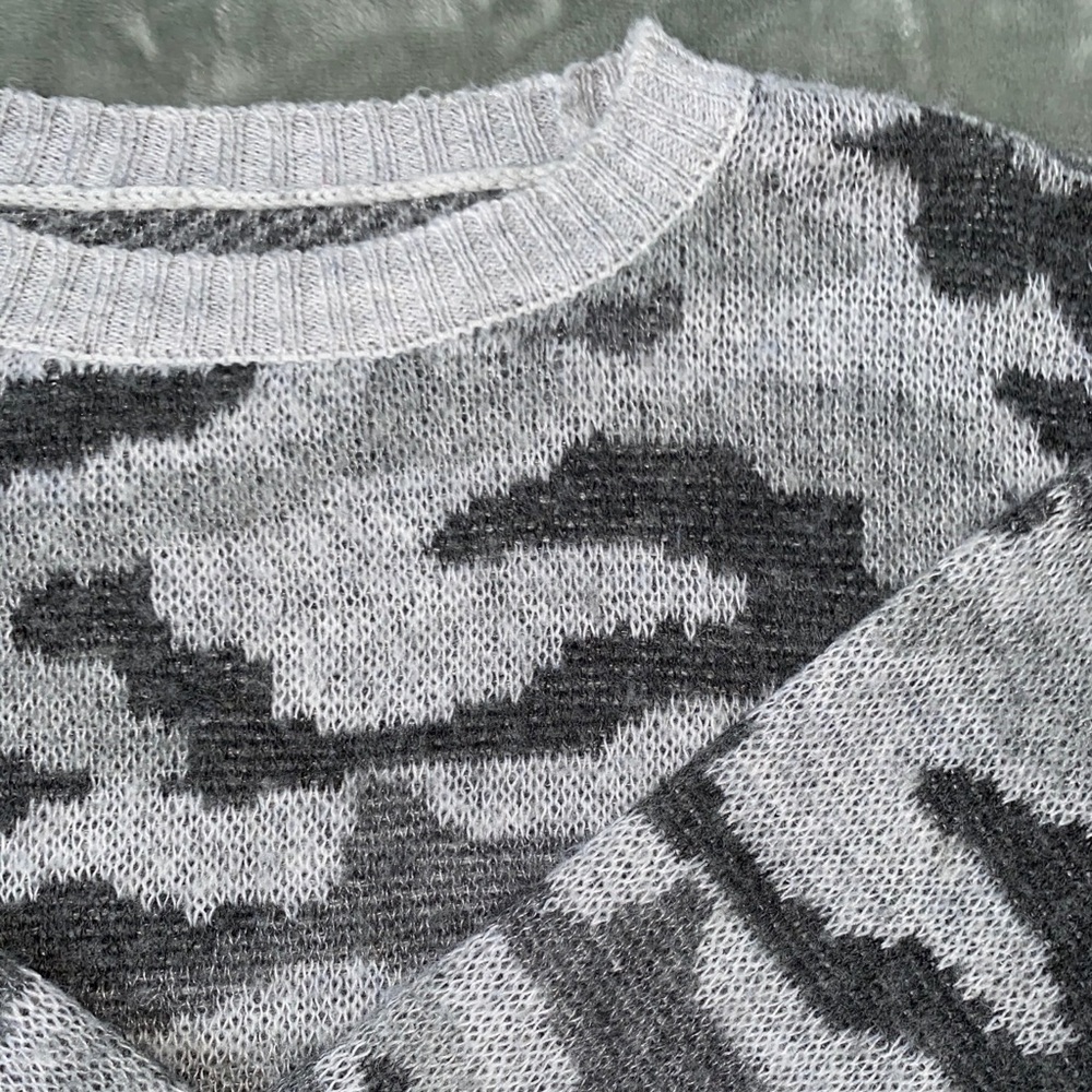 gray camo american eagle crewneck/shirt - Picture 2 of 3